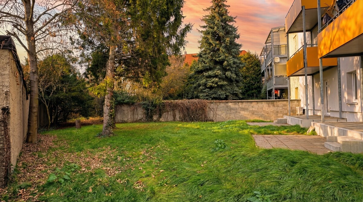 Charmantes Wohnen im sanierten Altbau – 3-Zimmer-Wohnung mit Balkon und Grünblick
