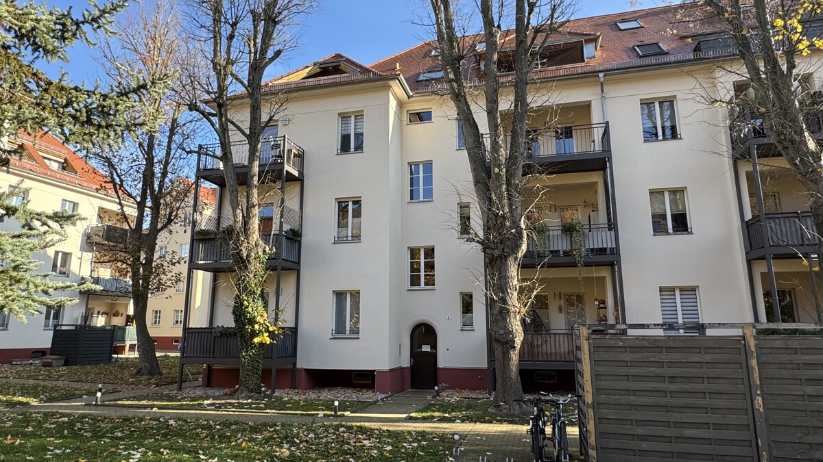 Leerstehende DG-Wohnung mit Loggia | 3-Zimmer | Renditepotenzial